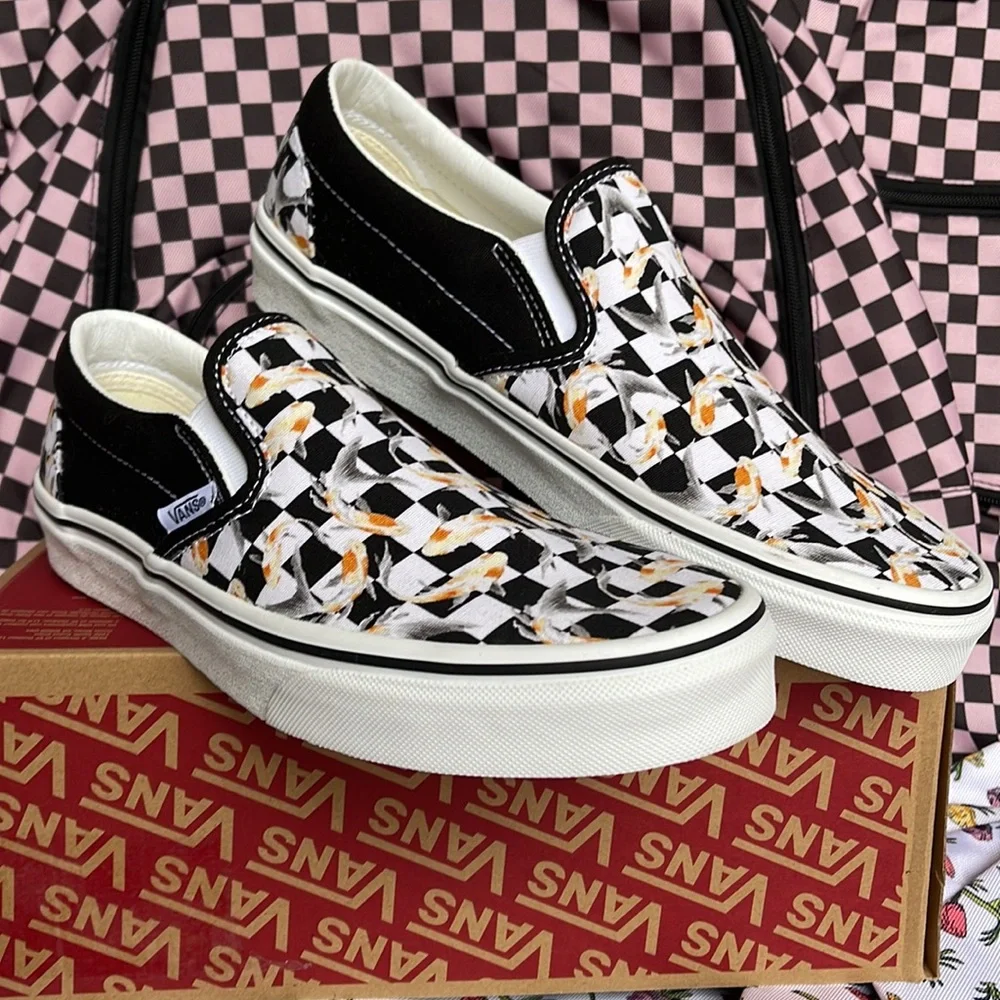 Vans WMNS Classic Slip-0n
Checkerboard Koi/Black
VN0A5JMHVG3
Sneakers - Picture 6 of 16